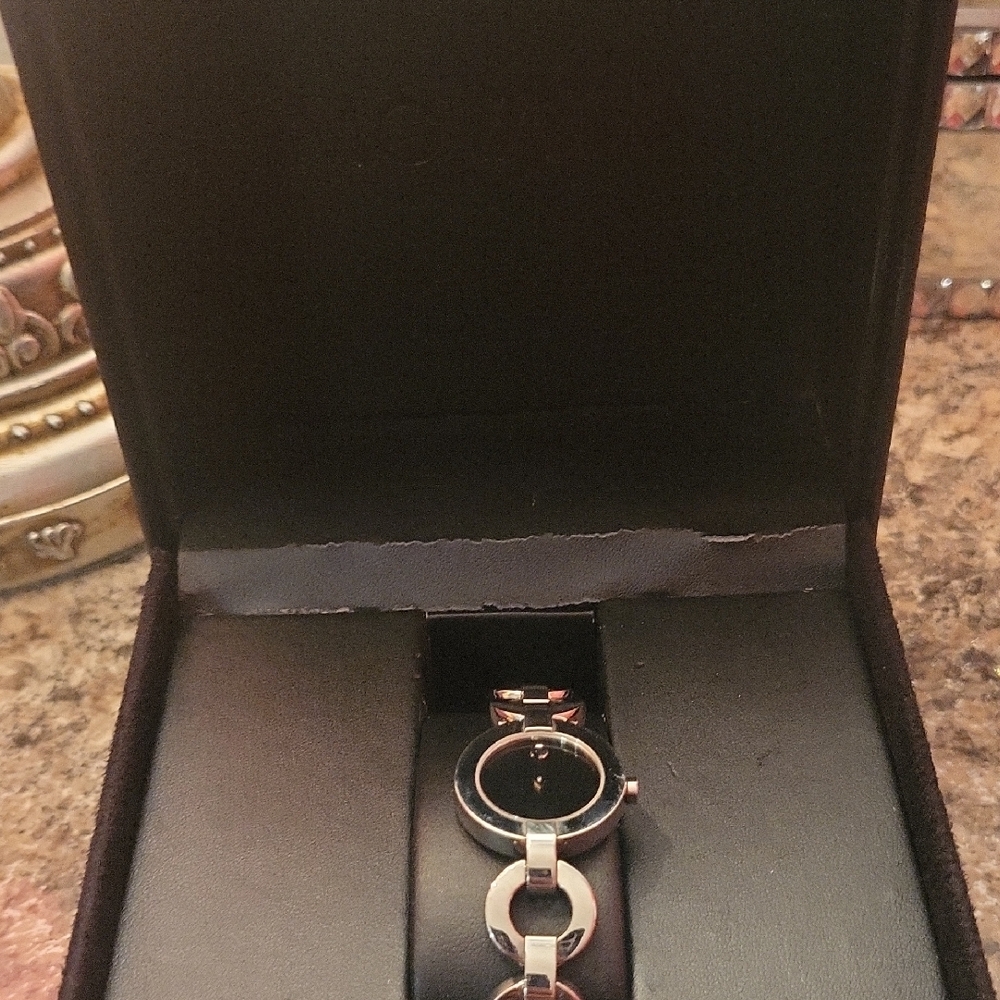 MOVADO WOMENS Elegant Black and Silver Watch